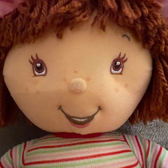 Adorable 15” Strawberry Shortcake Doll. She sings and talks (battery operated). - Picture 5 of 6